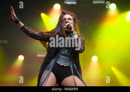 Trondheim, Norvège - Juin 28th, 2019. Le groupe de heavy metal suédois Amaranthe effectue un concert live au cours de la fête de la musique norvégienne Trondheim Rocks 2019. Elize Ryd est chanteur ici vu sur scène. (Photo crédit : Gonzales Photo - Tor Atle Kleven). Banque D'Images