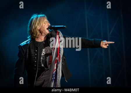 Trondheim, Norvège - Juin 27th, 2019. Le groupe de rock anglais Def Leppard effectue un concert live au festival de musique norvégienne Trondheim Rocks 2019. Le chanteur Joe Elliot est ici vu sur scène. (Photo crédit : Gonzales Photo - Tor Atle Kleven). Banque D'Images