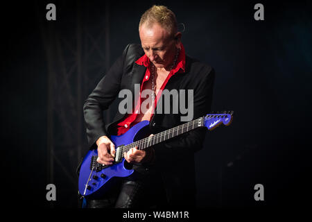 Trondheim, Norvège - Juin 27th, 2019. Le groupe de rock anglais Def Leppard effectue un concert live au festival de musique norvégienne Trondheim Rocks 2019. Ici le guitariste Phil Collen est vu sur scène. (Photo crédit : Gonzales Photo - Tor Atle Kleven). Banque D'Images
