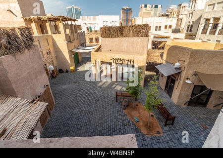 Dubaï, Émirats arabes unis - 30 novembre 2018 : Al Fahidi quartier historique, également connu sous le nom de Al Bastakiya. Banque D'Images