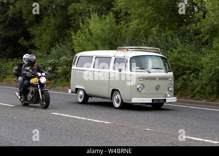 Vintage Volkswagen, transporter, camping-cars, kombi, combi, un camping-car cars, camping car, minibus, bus, campeurs, vieux, historiques, landsleeper UK Banque D'Images