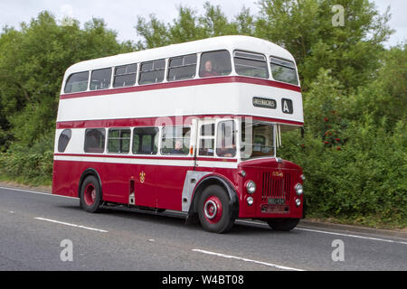 5000 Festival des transports - Tram Dimanche 2019 NBU 494 bus Leyland véhicules anciens et voitures participer à la classic car show dans le Lancashire, Royaume-Uni Banque D'Images