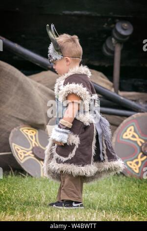 Heysham, Lancashire. 21 juillet 2019. Festival Viking avec un campement de l'histoire vivante, défilé, de reconstitution, d'armes, d'affichage et les costumes. Banque D'Images