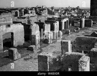Lazio, rue au capitole à Ostia Antica, 1930 Banque D'Images