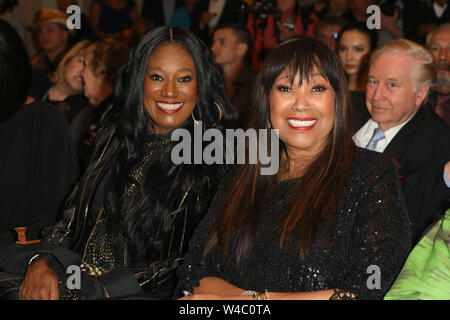 Le Musée d'Hollywood est un pointeur soeur "Toujours" Ouverture de l'exposition : 50 ans de les Pointer Sisters au Musée d'Hollywood à Hollywood, Californie le 20 juin 2019 Comprend : Bonnie Pointer, Pointeur Anita Où : Los Angeles, California, United States Quand : 21 Jun 2019 Credit : Sheri/WENN.com Determan Banque D'Images