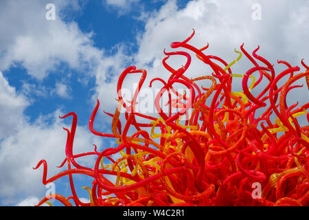 'Summer Sun' Chihuly : réflexions sur la nature à Kew Gardens - exposition d'art en verre Dale Chihuly , , Londres Banque D'Images