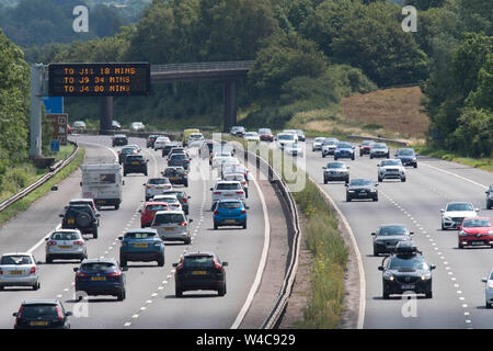 Un fort trafic sur l'autoroute M40, le plus fréquenté de Warwick nr escapade d'été commence. Le 20 juillet 2019. Banque D'Images