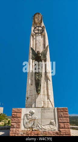 Statue de Notre Dame de Cabeza près de Basilica de Nuestra Señora de la Cabeza, Sierra de Andújar, près de Andujar, Jaen province, Andalusia, Spain Banque D'Images