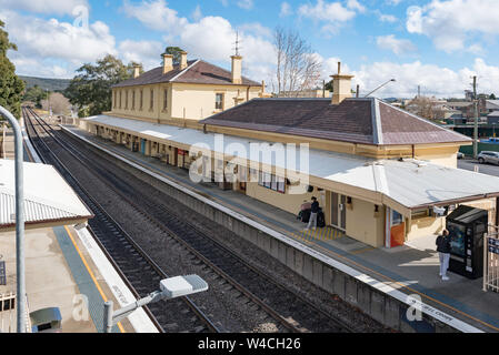 La liste du patrimoine mondial de la gare de Mittagong est un type 3, la brique, le bâtiment de la gare de deuxième classe construit en 1870 puis étendue en 1873 puis 1912 Banque D'Images