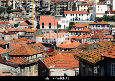 Les toits rouges de Porto (ou Porto) capitale du Portugal Banque D'Images