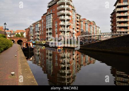 Réflexions du canal de Birmingham Banque D'Images