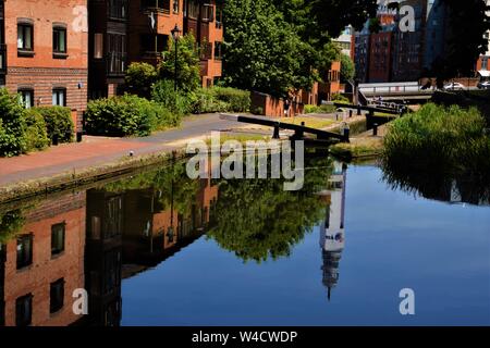 Réflexions du canal de Birmingham Banque D'Images