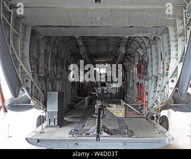 Vue de l'intérieur à l'intérieur d'un Sikorsky MH-53M Ouvrir hélicoptère militaire américain faible IV, à l'affiche au Musée de la RAF à Cosford dans Angleterre. serial 68-8284. Banque D'Images