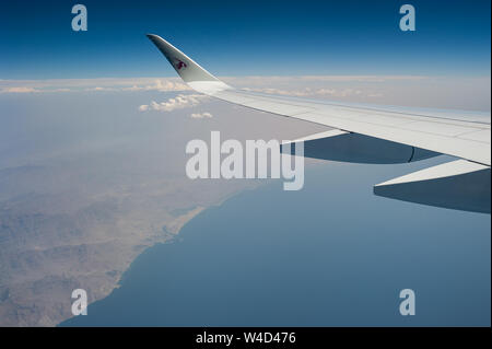 05.06.2019, Doha, Qatar - sur un vol de Qatar Airways sur le détroit d'Ormuz dans un Airbus A350 à destination de Doha. Banque D'Images