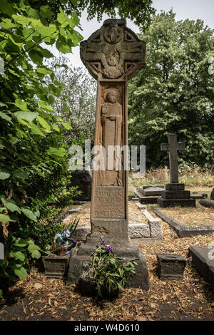 Tombe d'Emmeline Pankhurst au cimetière de Brompton. L'un des Magnificent Seven' cimetières de Londres, Angleterre, Royaume-Uni Banque D'Images