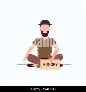 Homme barbu mendiant de hat holding sign board avec texte faim de tramp la mendicité pour aider les sans-abri sans-télévision concept blanc pleine longueur Illustration de Vecteur