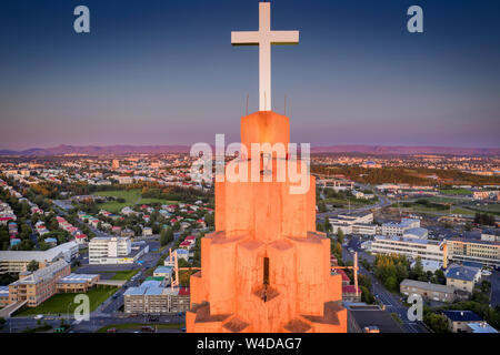 Tour de l'église Hallgrimskirkja, Reykjavik, Islande Banque D'Images