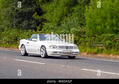 1996 90s blanc Mercedes SL 280 Auto; un festival de transport a tenu le dans la ville balnéaire de Fleetwood, Lancashire, Royaume-Uni Banque D'Images