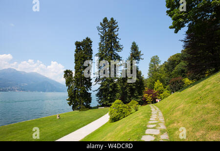 Vue sur les jardins de la Villa Melzi dans le village de Bellagio sur le lac de Como, Italie Banque D'Images