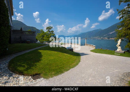 Vue de la Villa Melzi et les jardins dans le village de Bellagio sur le lac de Como, Italie Banque D'Images