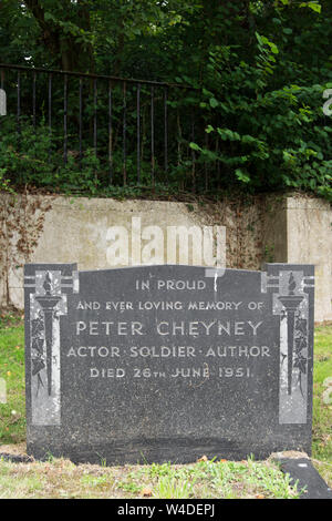Tombe du soldat, acteur et auteur peter cheyney, mieux connu pour ses romans policiers, à Putney Vale Cemetery, Londres, Angleterre Banque D'Images