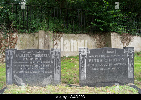Tombes de Soldats, acteur et auteur peter cheyney, mieux connu pour ses romans policiers, et sa femme, à Putney Vale Cemetery, Londres, Angleterre Banque D'Images