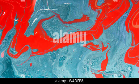 Les taches rouges et bleues sur la peinture abstraite moderne créative Banque D'Images