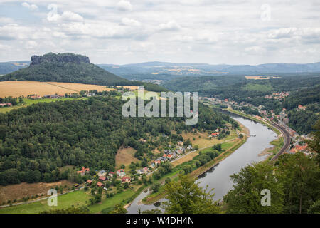 Vallée de l'Elbe et à proximité de Konigstein, Saxe, Allemagne Banque D'Images