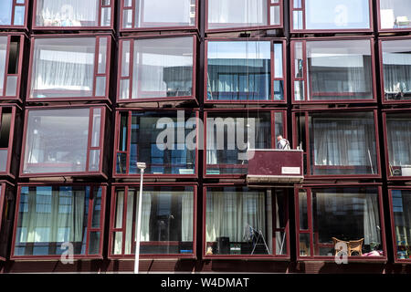 Amsterdam, Pays-Bas, maison d'habitation à NDSM Werf, grande fenêtre façades, vérandas, nettoyage de vitres, Banque D'Images