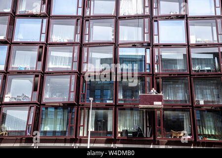 Amsterdam, Pays-Bas, maison d'habitation à NDSM Werf, grande fenêtre façades, vérandas, nettoyage de vitres, Banque D'Images