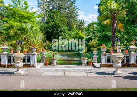 Une vue de l'Myddelton House Gardens dans Enfield, un jour d'été Banque D'Images