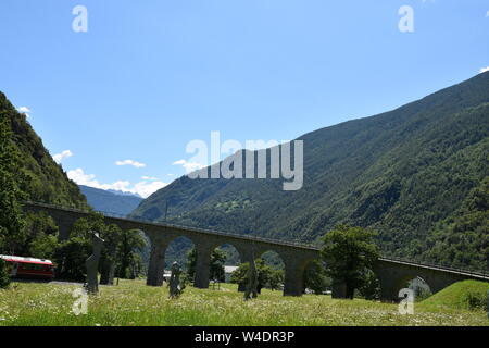 Brusio viaduc hélicoïdal, Suisse Banque D'Images