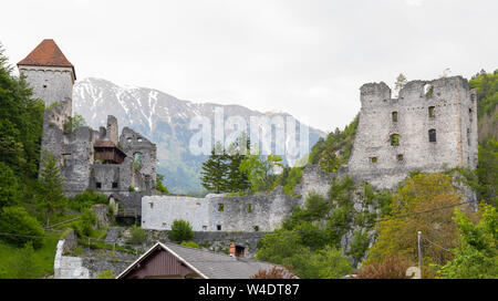 Ruines du château Kamen, Radovljica, Slovénie Banque D'Images