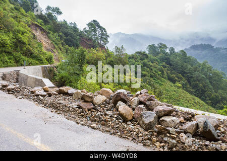 Dommages de la route et reconstruction après un tremblement de terre dans l'état d'Oaxaca Dans les zones rurales du Mexique Banque D'Images