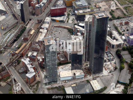 Vue aérienne du centre-ville de Manchester avec Deansgate Square, ou Owen Street Skyscrapers développement, proéminent Banque D'Images