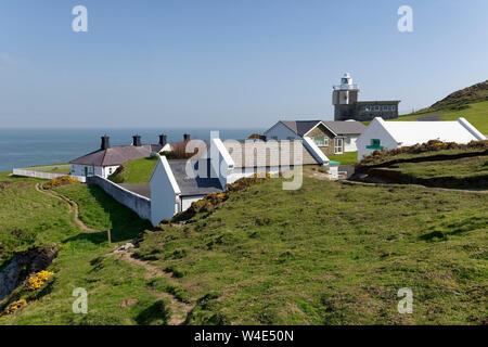 Bull Point Lighthouse près de bâtiments & Mortehoe Woolacombe, North Devon, UK Banque D'Images
