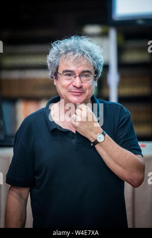 Le physicien théoricien italien Carlo Rovelli pendant un événement à Bologne (Italie) en 2015 Banque D'Images