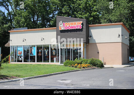 La Princeton New Jersey - le 23 juin 2019 : Dunkin' Donuts restaurant a l'extérieur. Dunkin' Donuts est un beigne et café de l'entreprise chaîne. - Image Banque D'Images