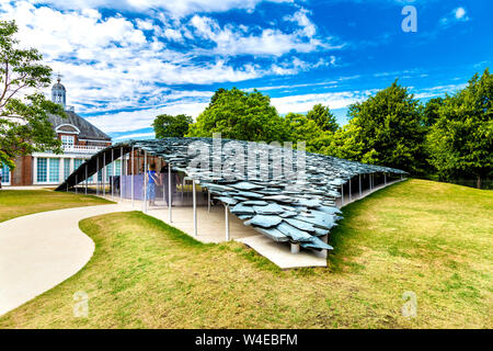 La serpentine Pavilion 2019 conçu par l'architecte japonais Junya Ishigami, Hyde Park, London, UK Banque D'Images