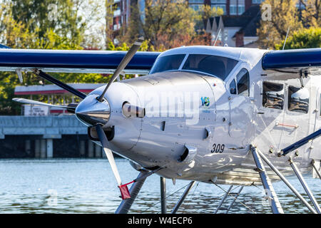 Harbour Air De Havilland DHC-3 Otter vu pendant qu'il est placé dans le centre-ville de Victoria, BC. Banque D'Images