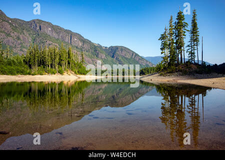 Vues de Buttle Lake - Parc provincial Strathcona, près de Campbell River, sur l'île de Vancouver, Colombie-Britannique, Canada Banque D'Images