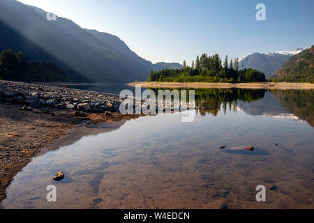 Vues de Buttle Lake - Parc provincial Strathcona, près de Campbell River, sur l'île de Vancouver, Colombie-Britannique, Canada Banque D'Images