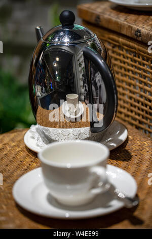 Théière réflexions à Butchart Gardens - Brentwood Bay, près de Victoria, île de Vancouver, Colombie-Britannique, Canada Banque D'Images