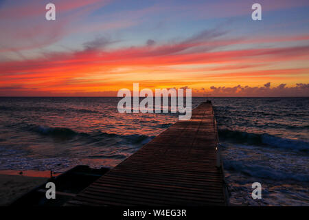 Coucher de soleil sur la plage de Maria La Gorda dans le sud-ouest de Cuba Banque D'Images