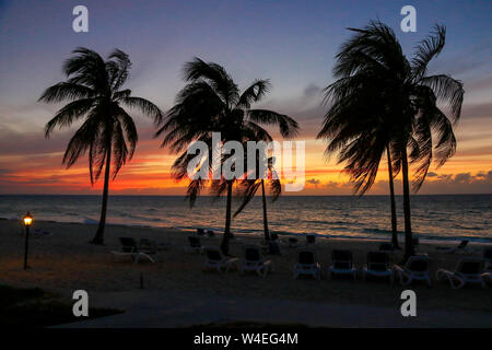 Coucher de soleil sur la plage de Maria La Gorda dans le sud-ouest de Cuba Banque D'Images