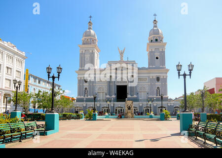 Cathédrale de Santiago de Cuba et le Parque Cespedes Banque D'Images