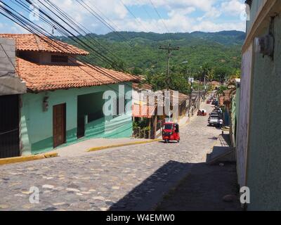 Rue de village ou une ville d'Amérique centrale. Copan au Honduras. ville à côté de ruines. ville tropicale. Caraïbes. Banque D'Images