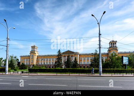 Russie, Irkoutsk - 6 juillet 2019 : Building Vostsibugol Trade and Industry Company. Tikhvinsky ou Kirov Square Banque D'Images