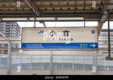 Kokura, JAPON - 01 Avril 2019 : nom de la station conseil d'JR Kokura Station Banque D'Images