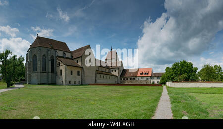 Reichenau-Oberzell, BW / Allemagne - 21 juillet 2019 - panorama de l'ancien monastère sur l'île de Reichenau sur le lac de Constance Banque D'Images